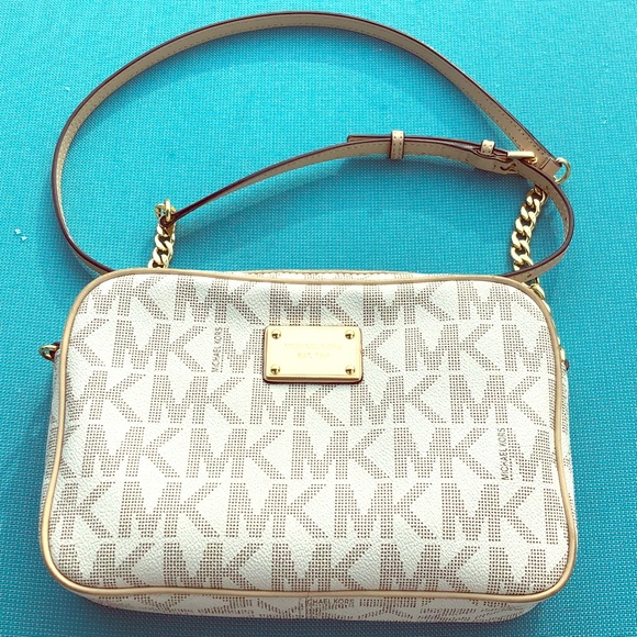 Michael Kors Handbags - Michael Kors crossbody bag. Great condition.